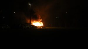 Auto uitgebrand in Den Helder (video)