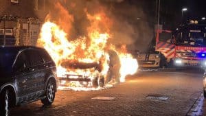 Twee voertuigen vernield door brand in Schagen