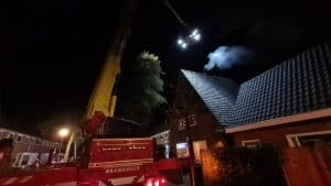 Brandweer in actie voor schoorsteenbrand