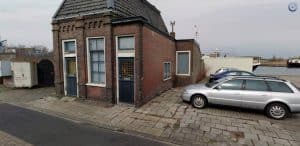 Brugwachtershuisje voor de komende twee jaar ‘ingepakt’ in folie