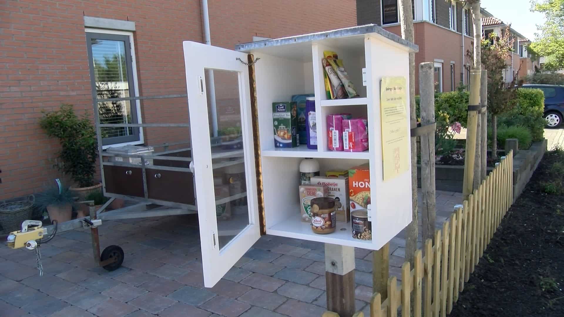 Gratis levensmiddelen via buurtkastje (video)