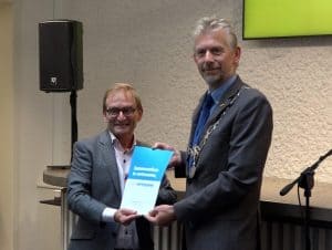 ‘Vertrouwen’ is het sleutelwoord: Nieuwe coalitie presenteert wethouders en akkoord (video)