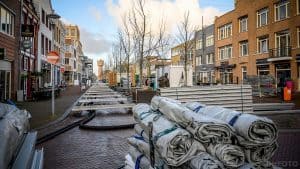 Opbouw ijsbaan Beatrixstraat van start