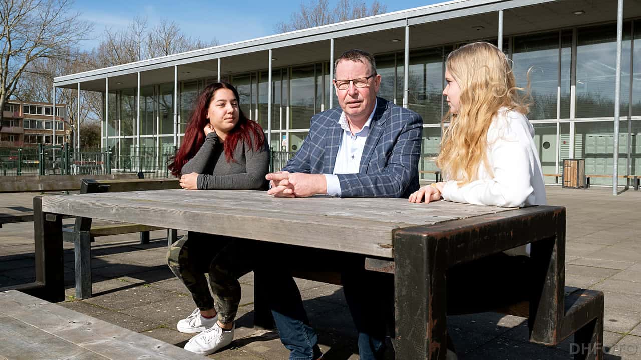 Wethouder De Vrij op werkbezoek bij praktijkschool De Pijler