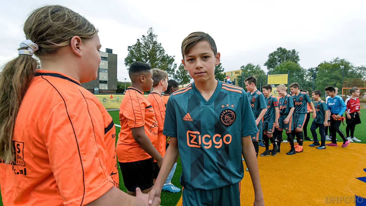 Nat einde Zes tegen Zes op Cruyff Court