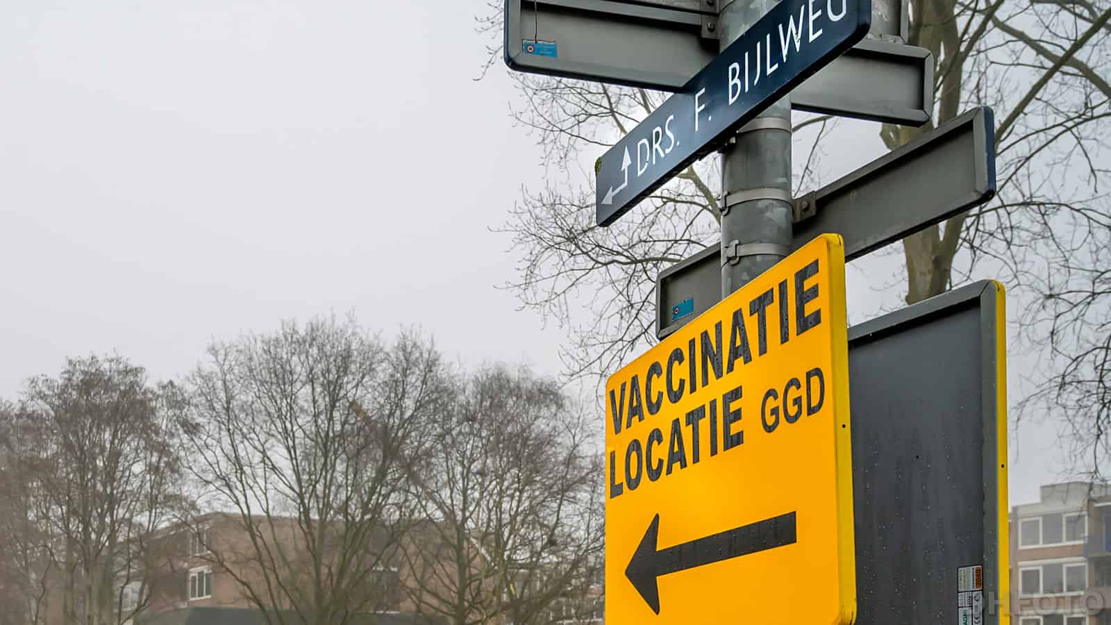 Borden richting vaccinatielocatie geplaatst