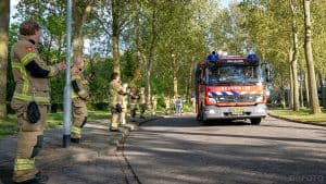 Brandweerman Harm werd voor zijn pensioen uitgezwaaid door 35 collega’s