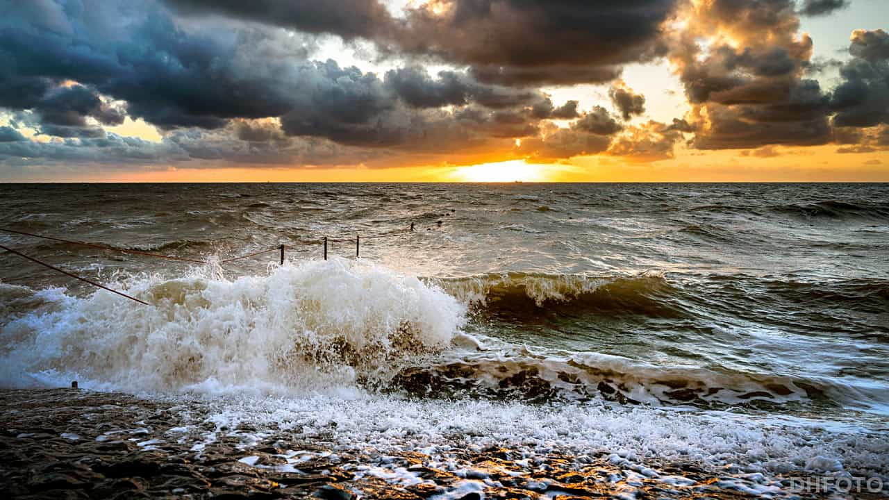 Ook rode vlag op de stranden van Den Helder en Julianadorp