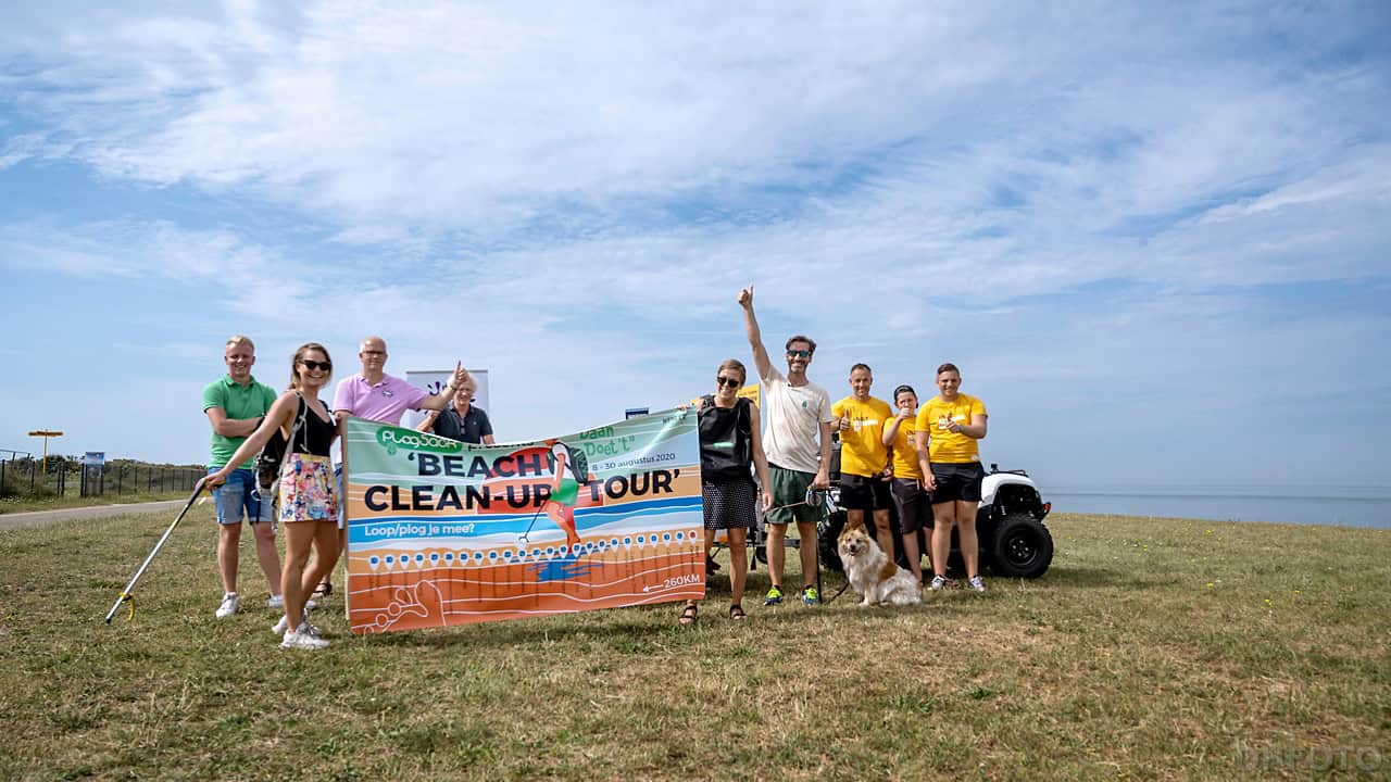 Beach clean-up tour Daan Strang tropisch van start