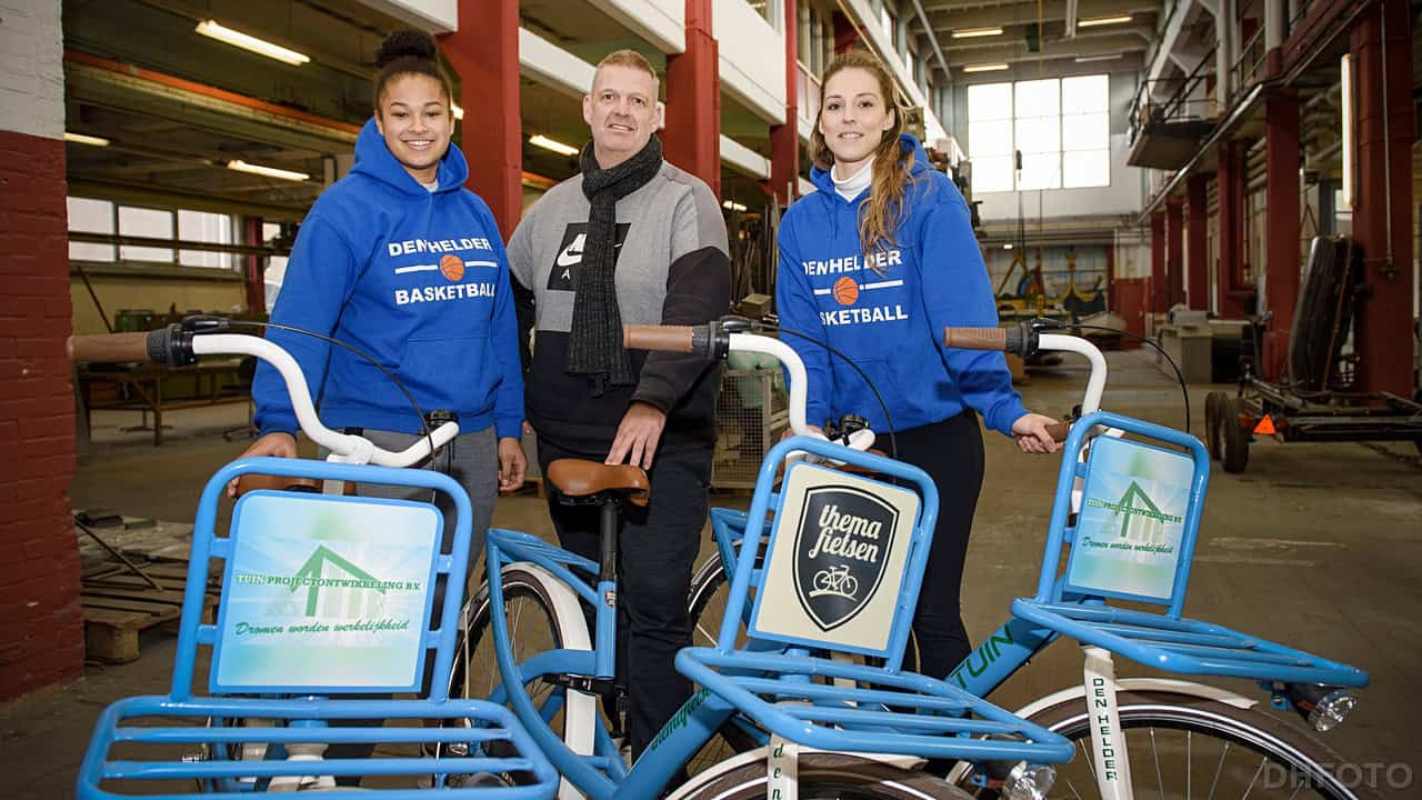 Drie themafietsen voor basketbaldames