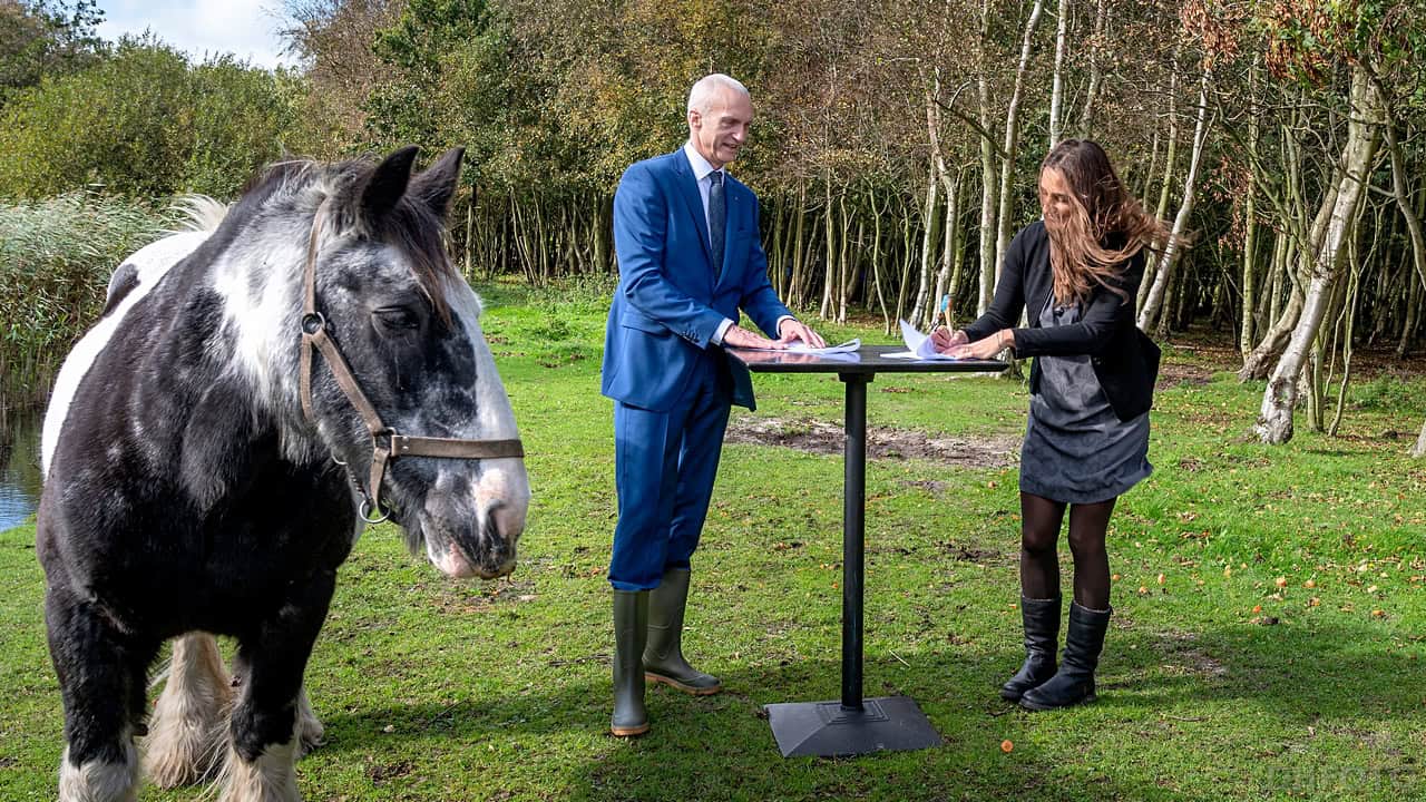Blije gezichten bij tekenen overeenkomst Wildopvang