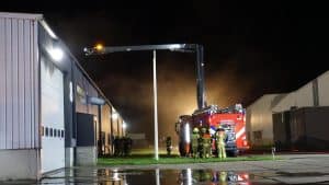 Brand in loods recyclingbedrijf Wieringerwerf