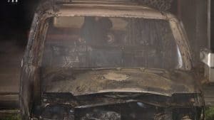 Busje volledig uitgebrand in Sint Maartensbrug