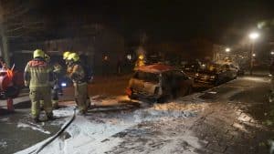 Twee auto’s branden volledig uit in de Schooten