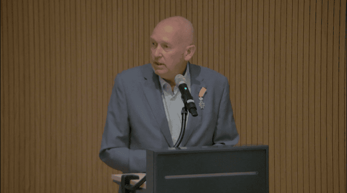 Koninklijke onderscheiding voor Erik Annaert bij zijn laatste raadsvergadering