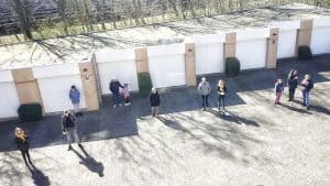 Zingen onder het balkon voor 74-jarige oma Gemma