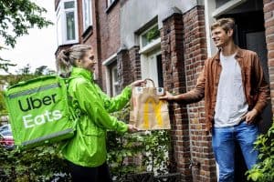 Ook McDonald’s gaat thuisbezorgen