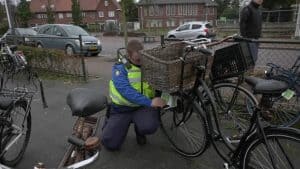 Startsein labelen weesfietsen en fietswrakken (video)