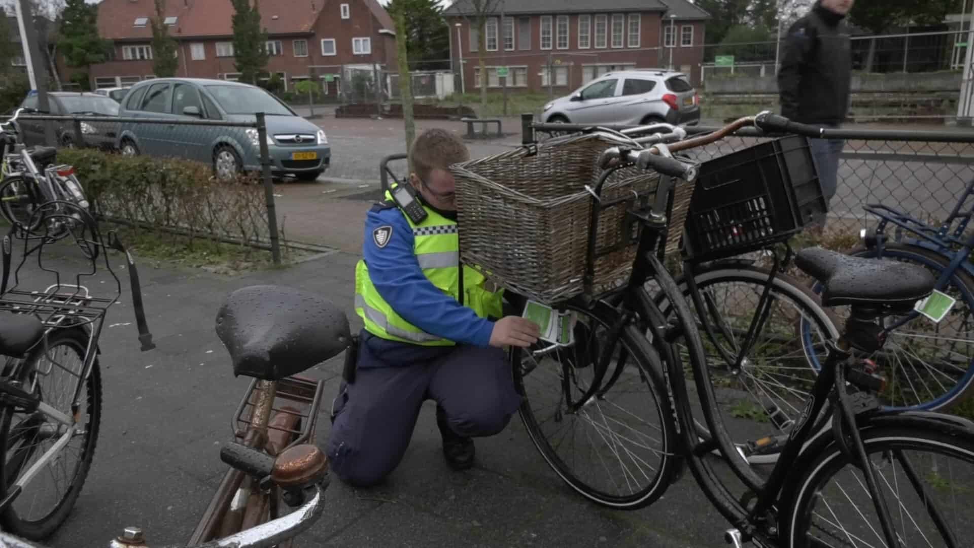 Startsein labelen weesfietsen en fietswrakken (video)