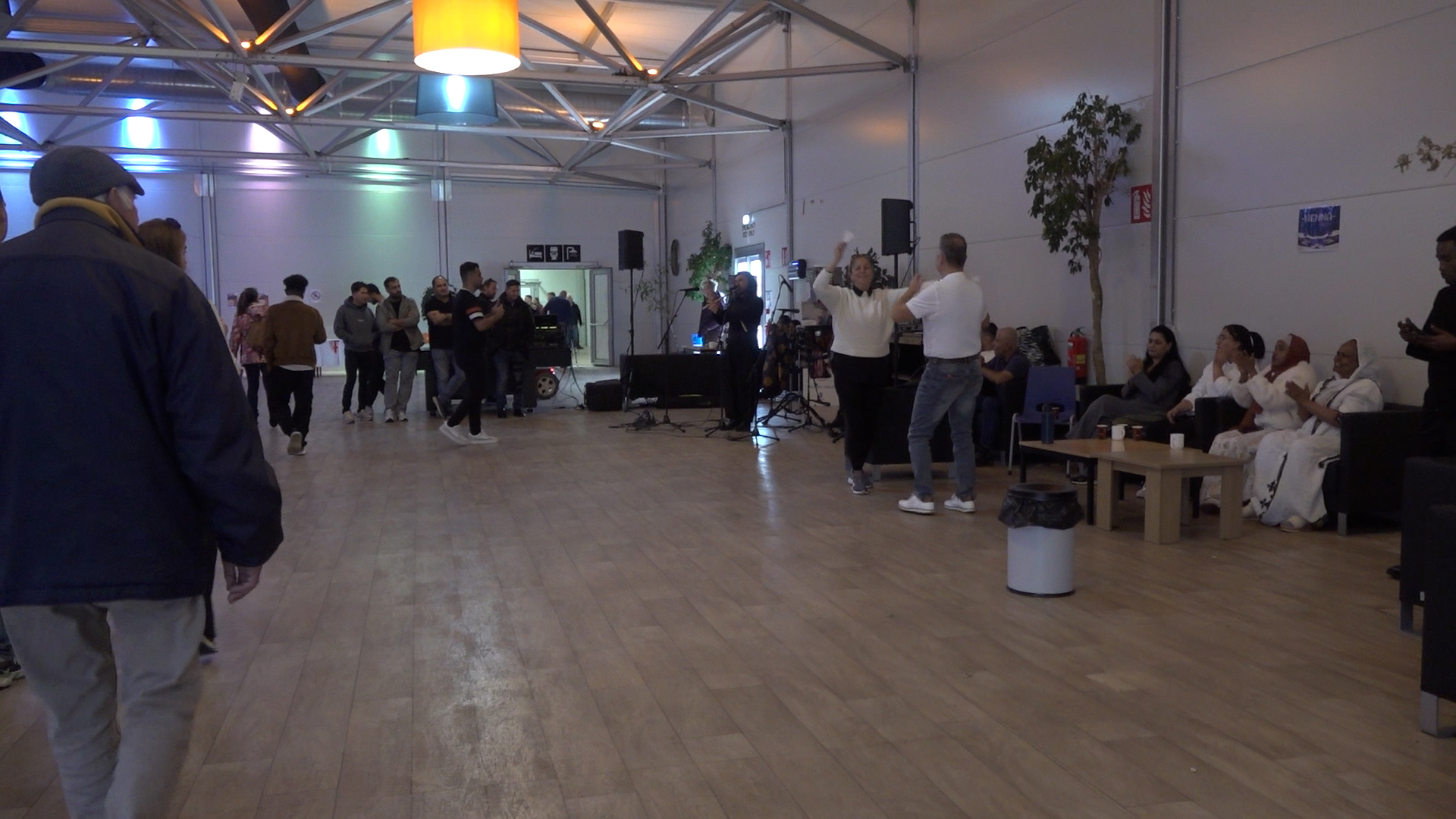 Opendag AZC brengt mensen met elkaar in contact