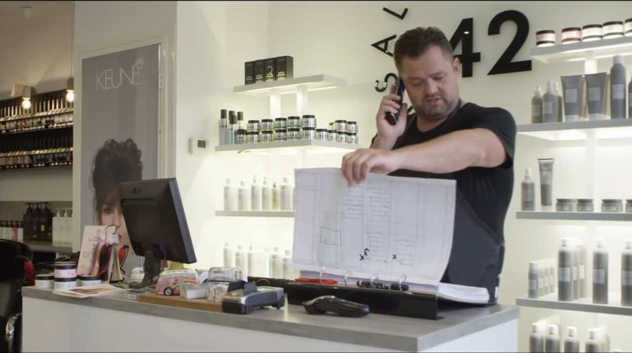 Frans Duijts neemt clip op in Den Helder