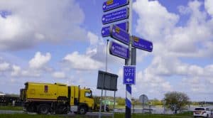 Lading afgevallen bij nemen rotonde