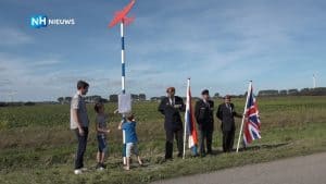 Eerste herdenkingspaal geplaatst in Hollands Kroon