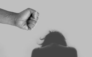 Vrijgezel na vrijgezellenfeest? Aanstaande bruidegom gearresteerd voor huiselijk geweld