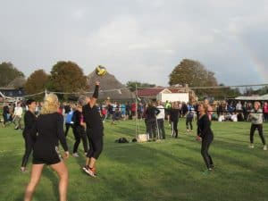 Kermiscross en volleybal bijzonder in trek