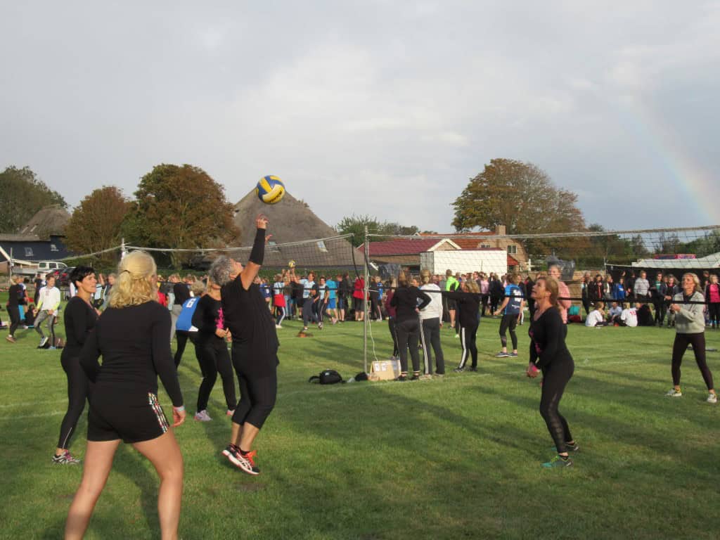 Kermiscross en volleybal bijzonder in trek