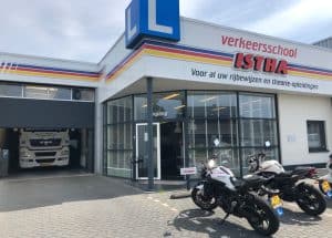 Autorijlessen gaan door, examens laten nog op zich wachten