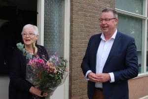 Eerste oranje plasticafvalbak in Den Helder
