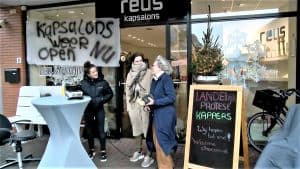 Kappers zijn gedwongen sluitingen meer dan beu (video)