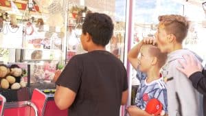 Pinksteren, dus kermis in Huisduinen! (video)
