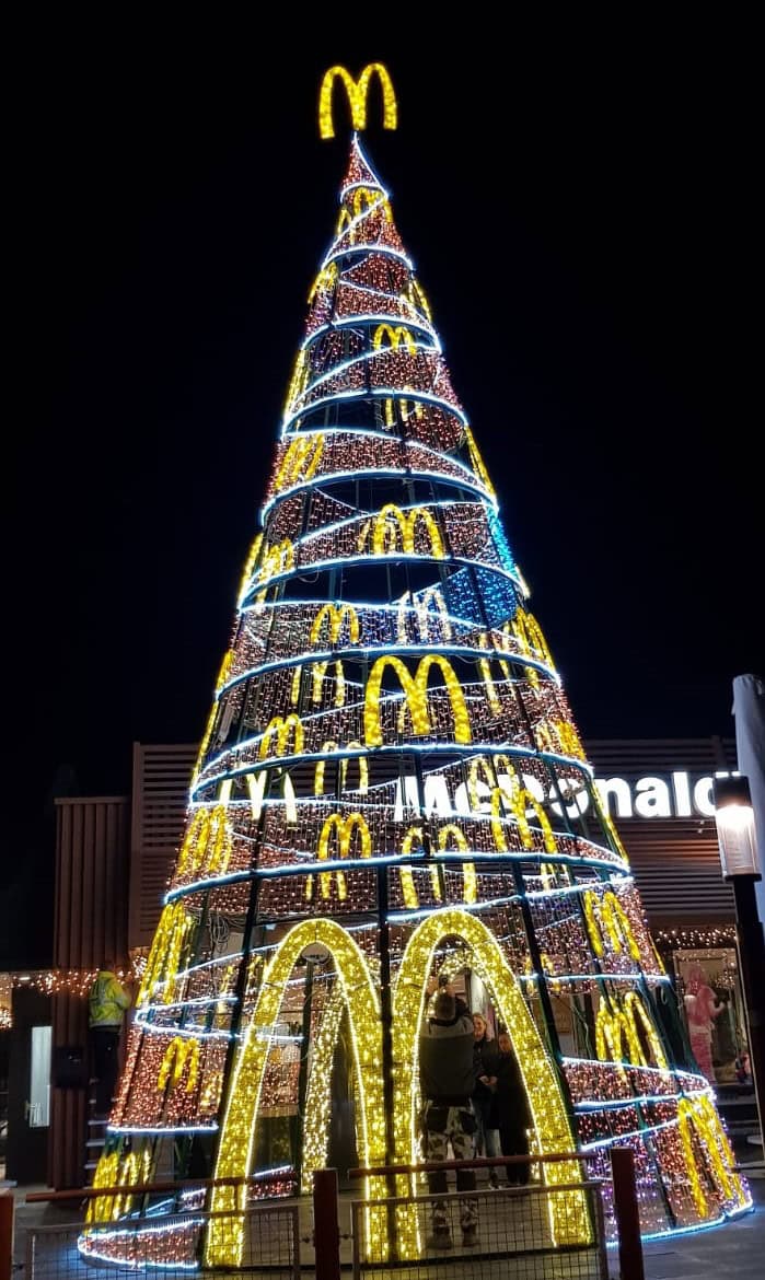 Mega Kerstboom bij McDonald’s Den Helder