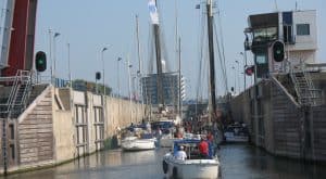 Renovatie Koopvaardersschutsluis jaren uitgesteld
