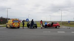 Twee auto’s op elkaar op Kooybrug