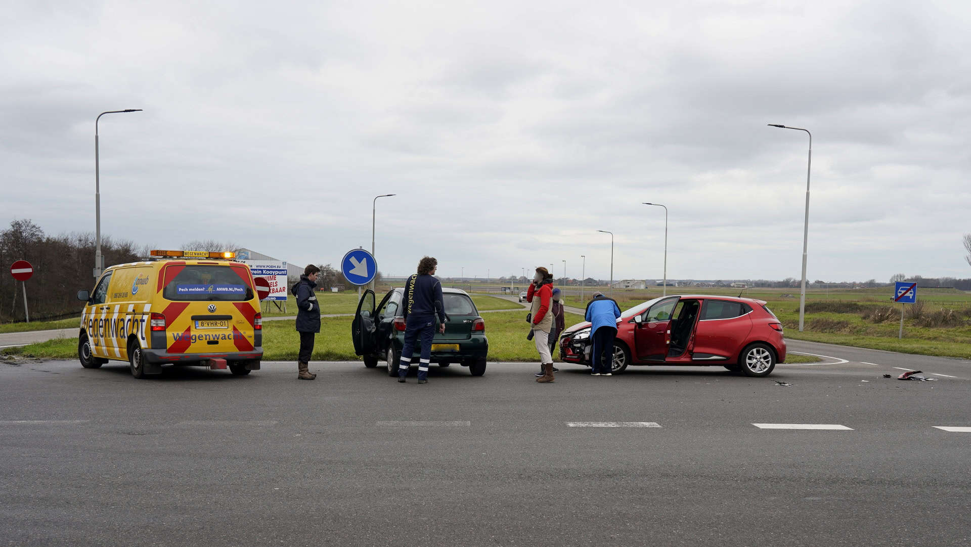 Twee auto’s op elkaar op Kooybrug