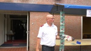 Helderse afdeling Leger des Heils deelt honderden donuts uit (video)