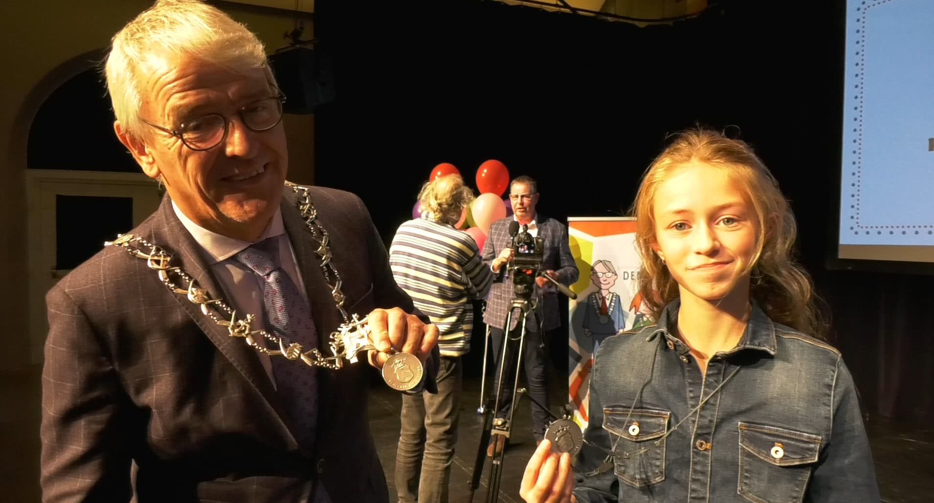Lotte (10) gekozen tot kinderburgemeester (video)