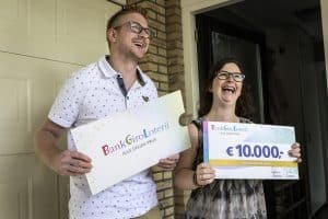 Marije uit Middenmeer wint €10.000 bij BankGiro Loterij
