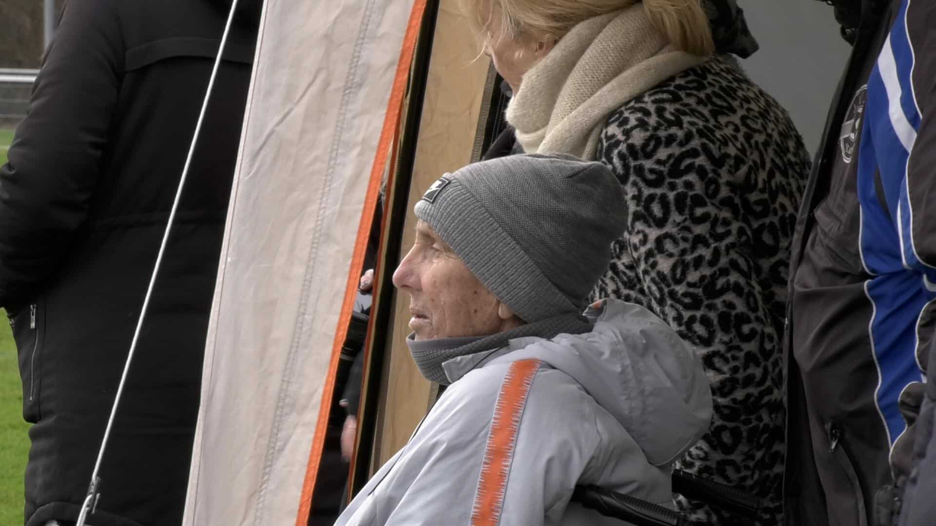 Bijzondere voetbalwedstrijd ter ere van zieke Marius Privee (video)