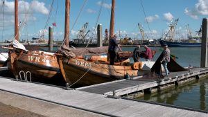 Video: Oeverse haven zit vol met historie en heeft een beroemd beeld