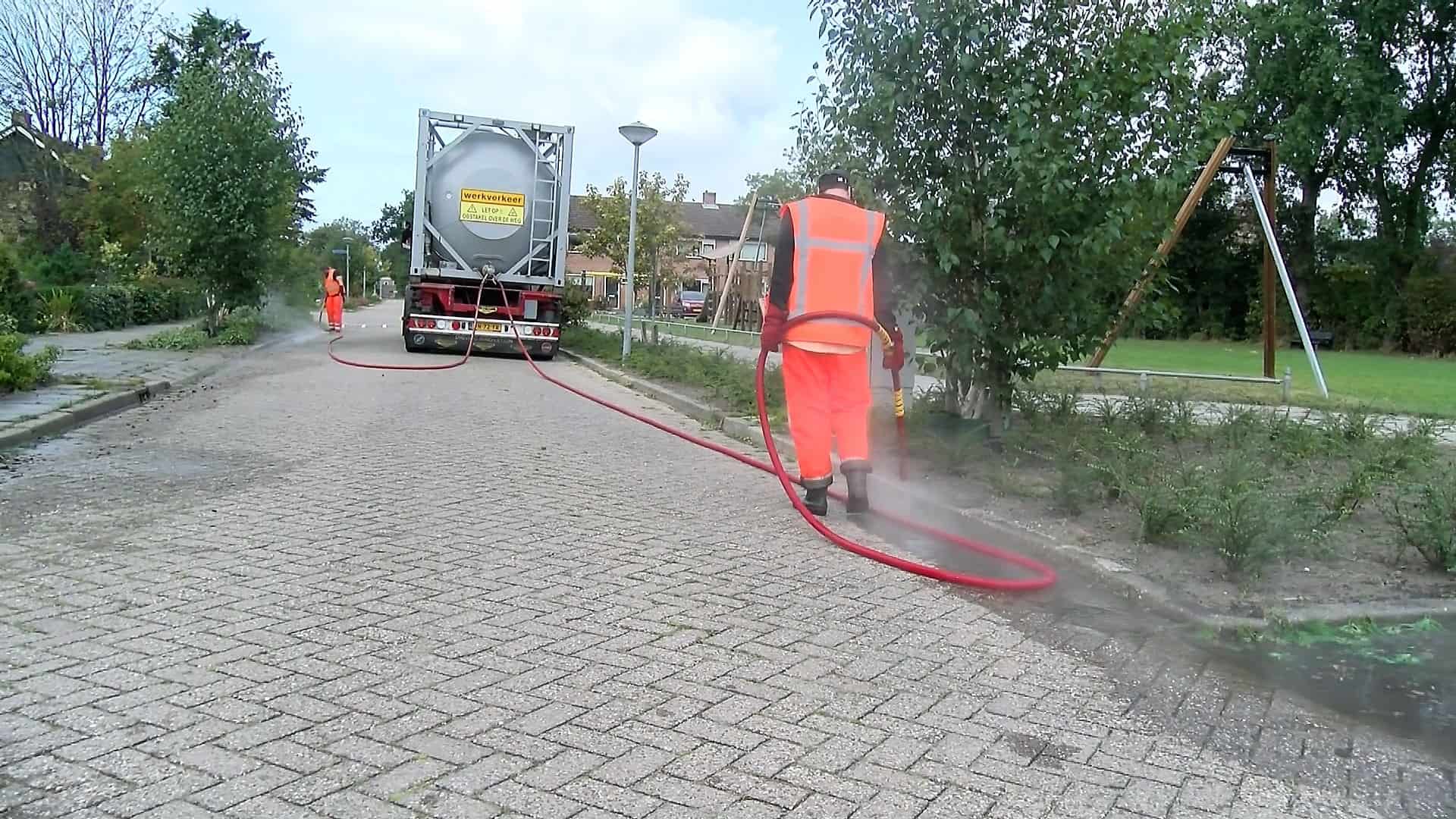 Onkruid bestrijden met heet water (video)