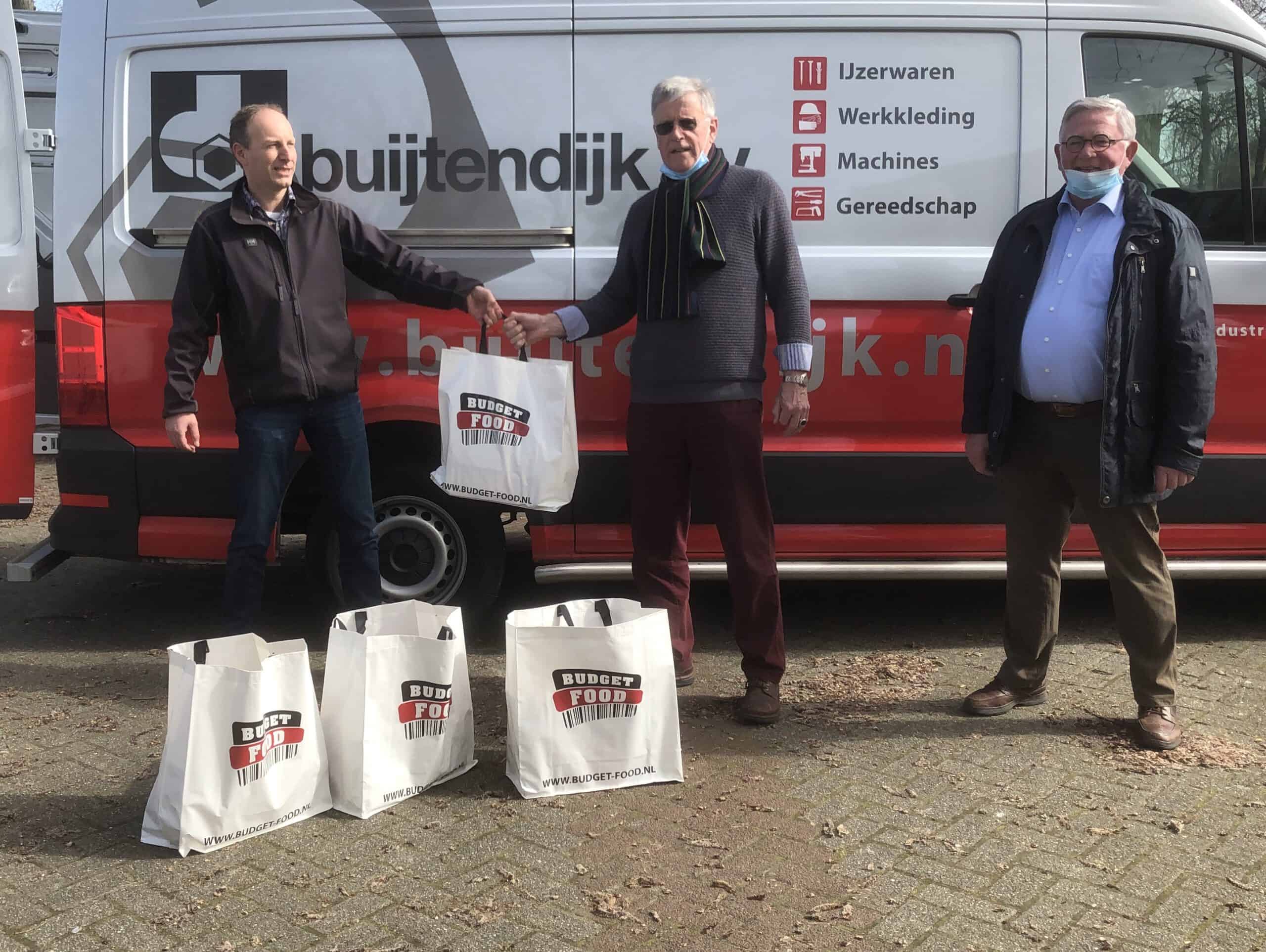 Rotary Club Den Helder bezorgt 150 Paaspakketten bij de voedselbank