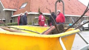 PvdA plant bomen in Barsingerhorn (video)