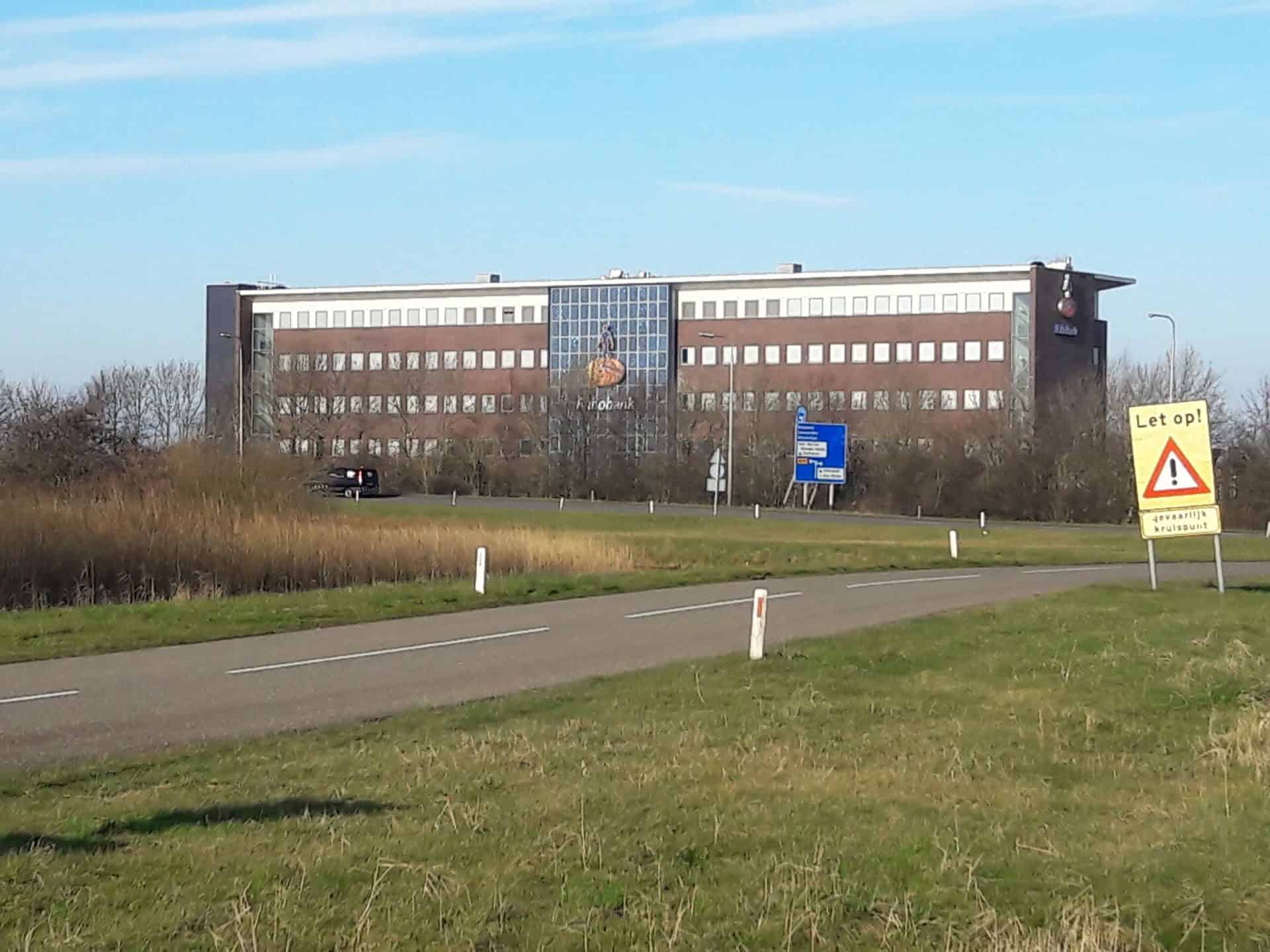Helderse partijen willen onderzoek naar stadhuis in oud Rabobank gebouw