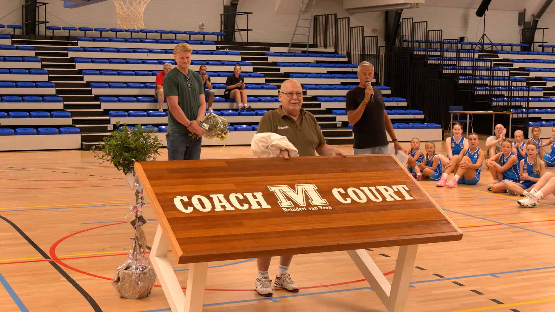 Video: SUNS huldigen Meindert van Veen na 60 jaar clublidmaatschap