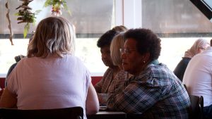 Lunchproject brengt jongeren, senioren en AZC-bewoners samen