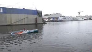 Zelfgebouwde zonneboot Lyceum eindelijk te water (video)